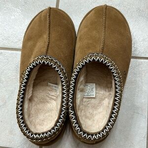 UGG Tasman Slipper, Pre-owned. US 7, EU 38.